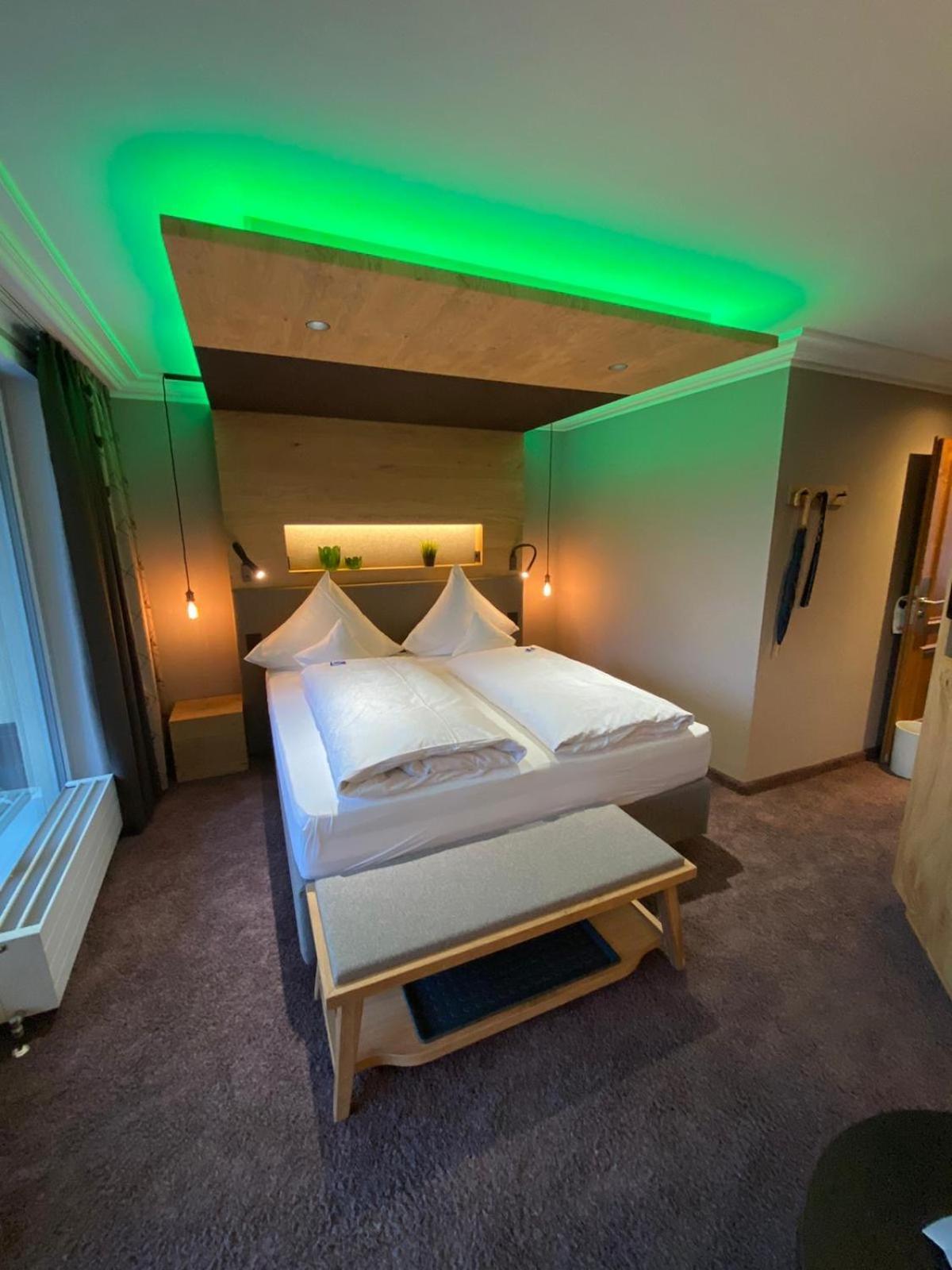 Hotel Heselbacher Hof ไบเออร์สบรอนน์ ภายนอก รูปภาพ