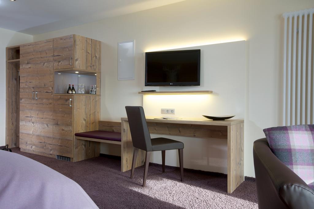 Hotel Heselbacher Hof ไบเออร์สบรอนน์ ภายนอก รูปภาพ