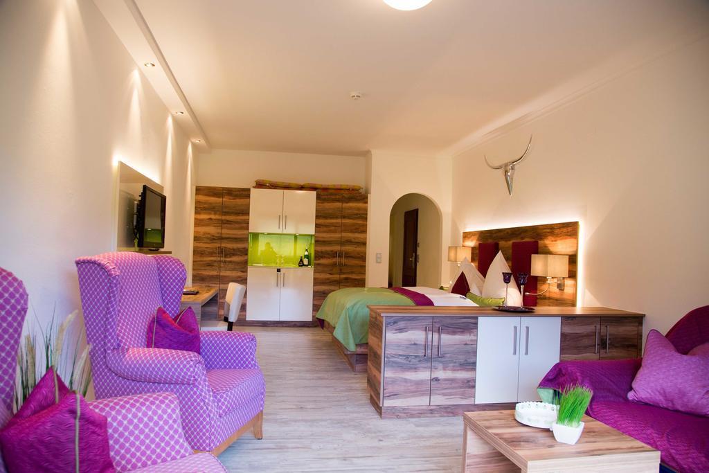Hotel Heselbacher Hof ไบเออร์สบรอนน์ ภายนอก รูปภาพ